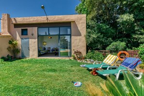 Terrace/patio - Holiday Home 'Castell del Montgrí Amunt' with Mountain Views and Wi-Fi (Torroella de Montgrí)
