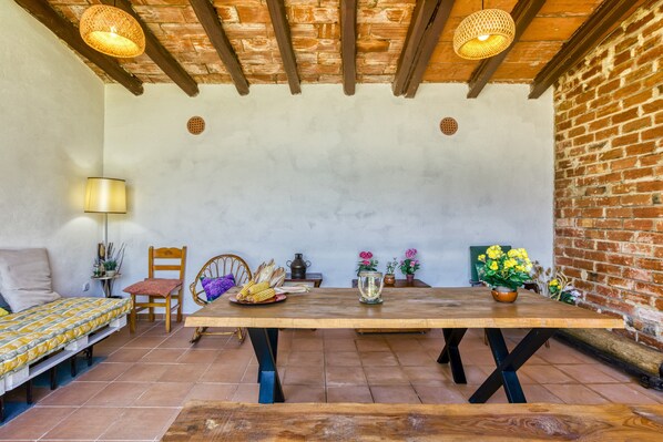 Dining - Holiday Home 'Castell del Montgrí Amunt' with Mountain Views and Wi-Fi (Torroella de Montgrí)
