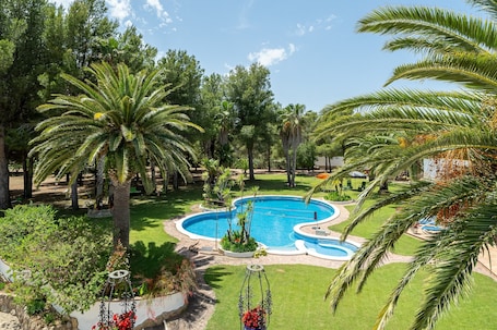 Pool. Holiday home for families with swimming pool, tennis court & many other facilities