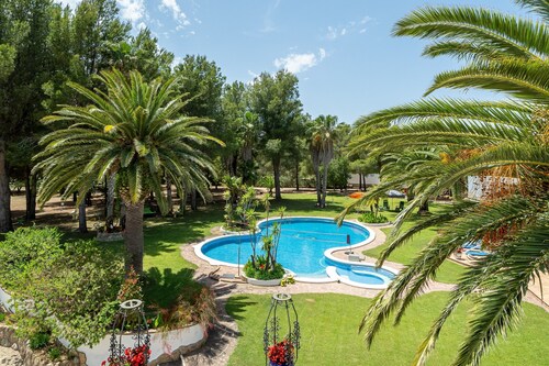 Holiday home for families with swimming pool, tennis court & many other facilities