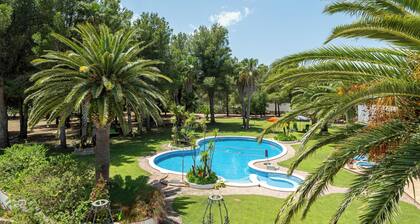 Holiday home for families with swimming pool, tennis court & many other facilities