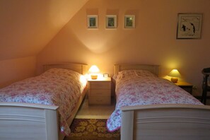 2 bedrooms, travel cot, WiFi, bed sheets - Vacation apartment at the Museum of Technology - Ferienwohnungen am Technikmuseum (Dessau-Roßlau)
