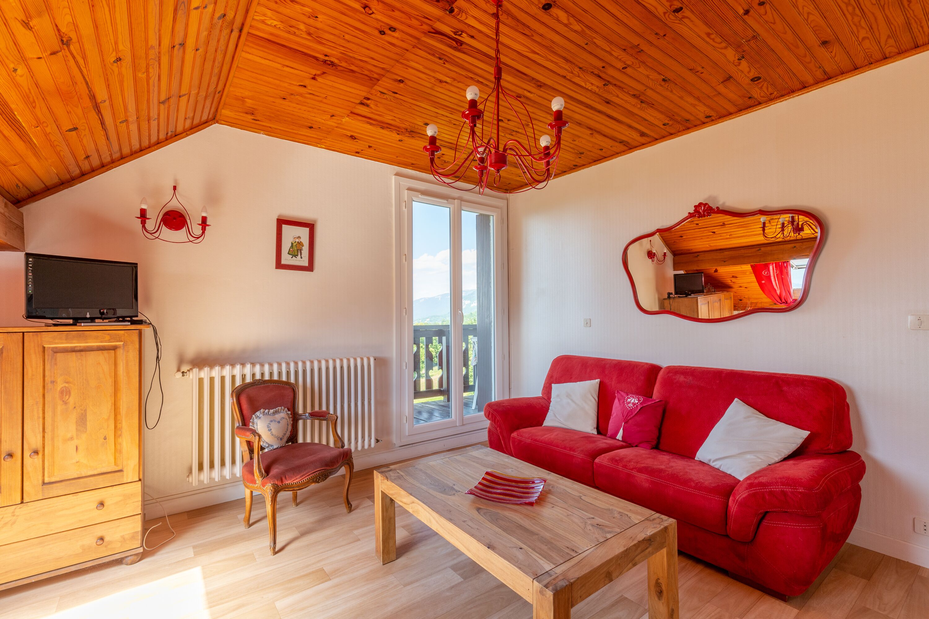 Apartment 'Appartement Pointe De La Sambuy' with Mountain View, Shared Terrace and Wi-Fi