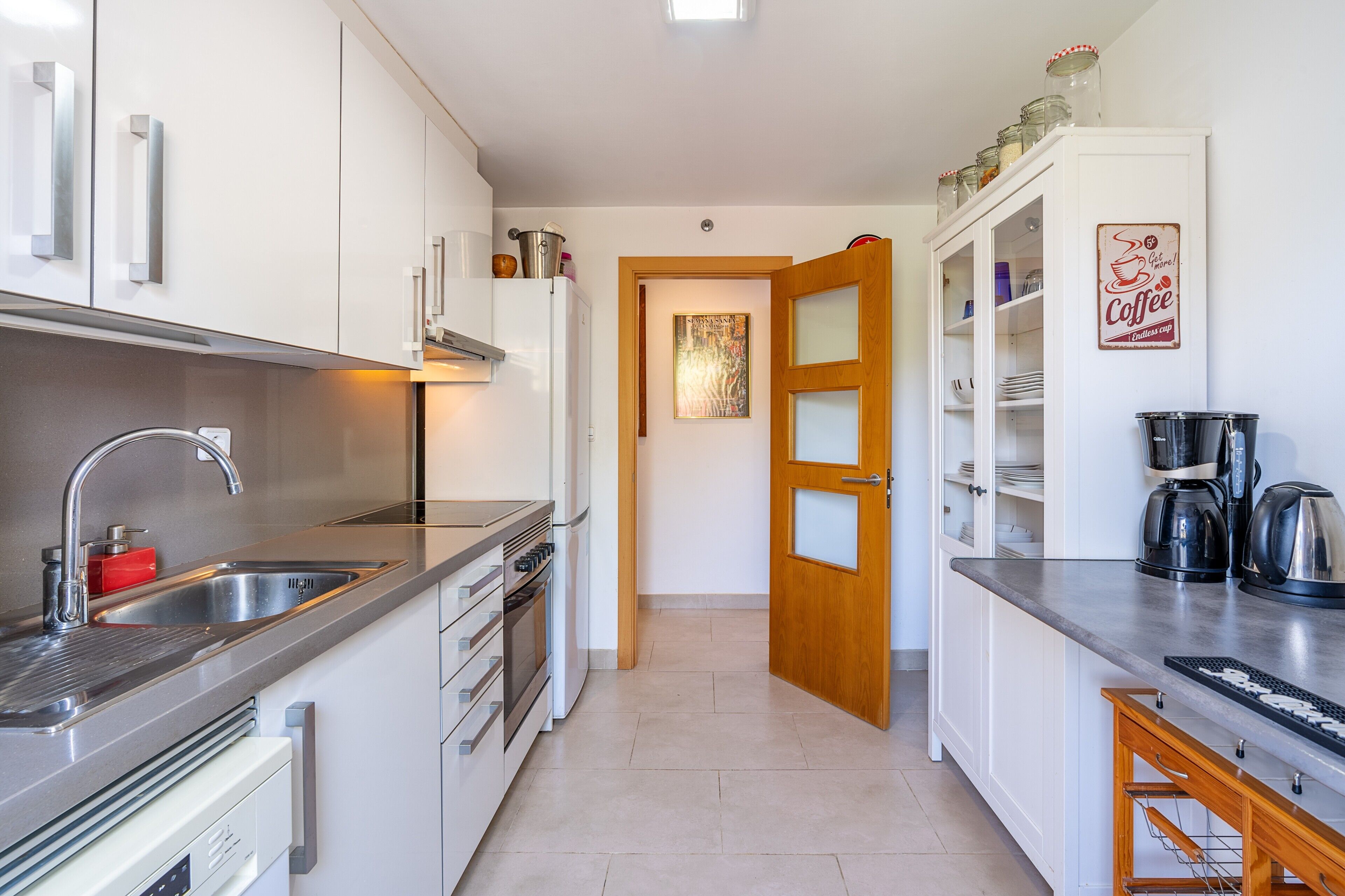 Refrigerador, microondas, horno, placa de cocina