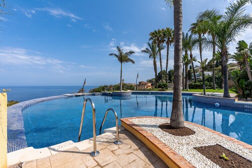 Holiday Home 'Casa Encontrada' with Shared Pool & Wi-Fi