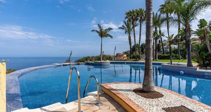 Holiday Home 'Casa Encontrada' with Shared Pool & Wi-Fi