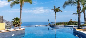 Holiday Home 'Casa Encontrada' with Shared Pool & Wi-Fi