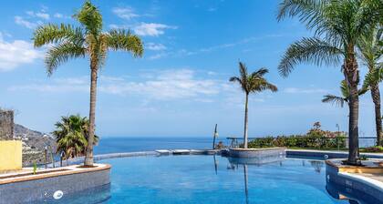 Holiday Home 'Casa Encontrada' with Shared Pool & Wi-Fi