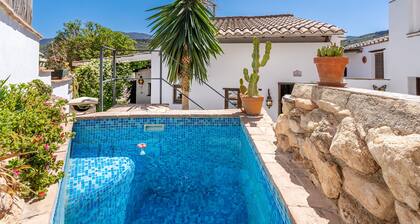 Pet-Friendly Cottage 'Casa Escondida' with Mountain View, Pool & Wi-Fi
