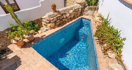 Pet-Friendly Cottage 'Casa Escondida' with Mountain View, Pool & Wi-Fi