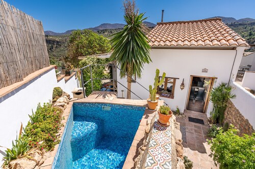 Pet-Friendly Cottage 'Casa Escondida' with Mountain View, Pool & Wi-Fi