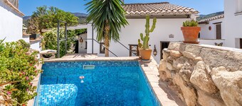 Pet-Friendly Cottage 'Casa Escondida' with Mountain View, Pool & Wi-Fi