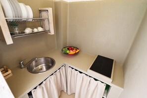 Fridge, microwave, stovetop, electric kettle - Apartment 'Casa Vacanza Malvasia Nera Otranto' with Shared Pool, Wi-Fi and Air Conditioning (otranto)