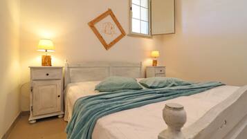 1 dormitorio, tabla de planchar con plancha, wifi gratis y ropa de cama