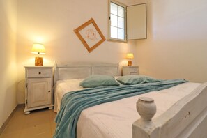 1 bedroom, iron/ironing board, free WiFi, bed sheets - Apartment 'Casa Vacanza Malvasia Nera Otranto' with Shared Pool, Wi-Fi and Air Conditioning (otranto)