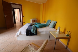 2 bedrooms, iron/ironing board, bed sheets