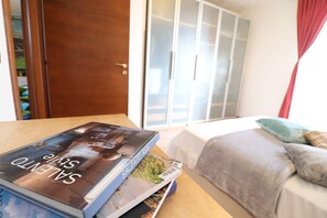 2 habitaciones, tabla de planchar con plancha, wifi y ropa de cama 