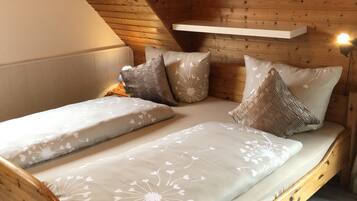 2 Schlafzimmer, Reisekinderbett, kostenloses WLAN, Bettwäsche