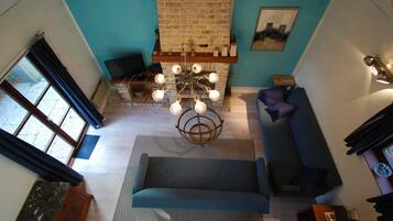 Télévision, cheminée