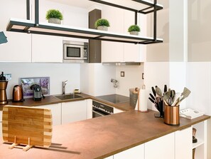 Køleskab, mikrobølgeovn, ovn, opvaskemaskine