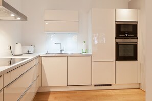 Réfrigérateur, micro-ondes, four, lave-vaisselle