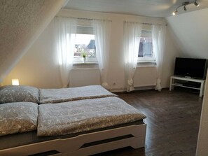 2 Schlafzimmer, Reisekinderbett, WLAN, Bettwäsche