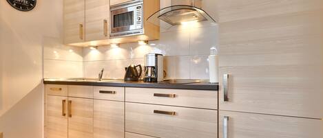 Kühlschrank, Mikrowelle, Geschirrspüler