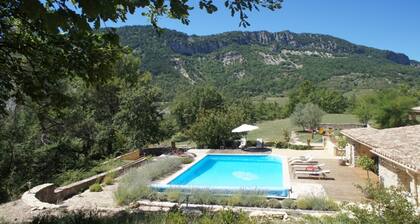Kleines Haus mit Pool in der Provence
