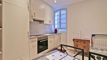 Basic-Apartment, 1 Queen-Bett und Schlafsofa | Eigene Küche