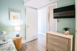 2 slaapkamers, een strijkplank/strijkijzer, gratis wifi, beddengoed