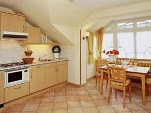 Køleskab, mikrobølgeovn, opvaskemaskine, kaffe-/temaskine