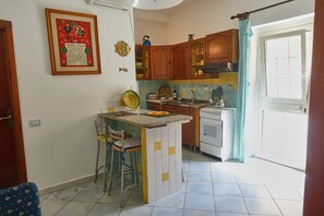Fridge, cookware/dishes/utensils, dining tables - Emerald Bilo (Santa Teresa Gallura)