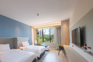 Standaard kamer, 2 eenpersoonsbedden (Extra Floor Space) | 1 slaapkamer, een kluis op de kamer, een bureau