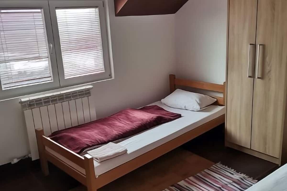 2 chambres, literie hypoallergénique, matelas mémoire de forme, bureau