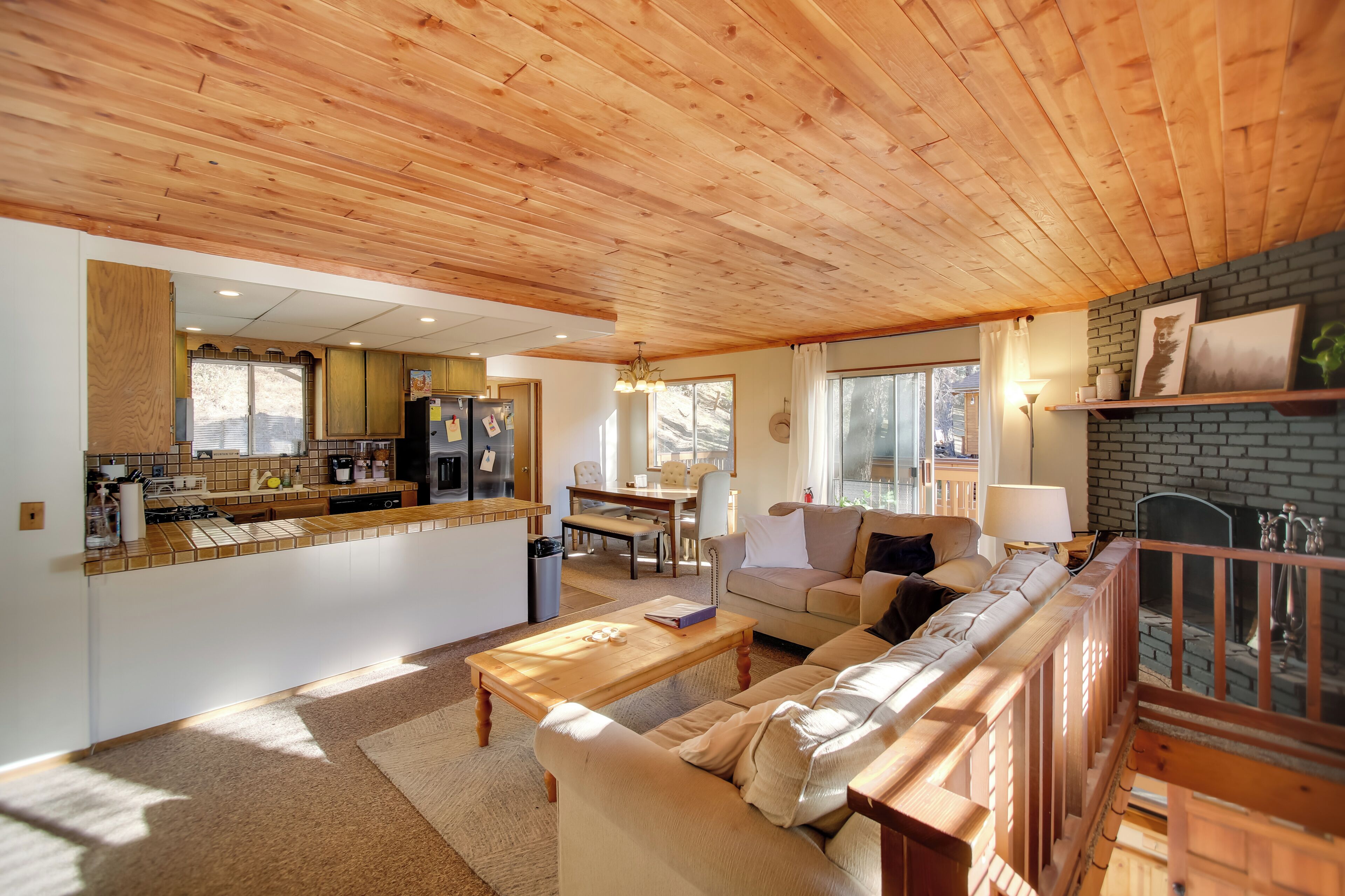 TV, fireplace, video game console, Netflix