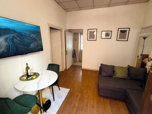 TV, DVD-spiller og bøker