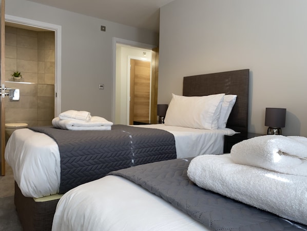 2 bedrooms, iron/ironing board, WiFi