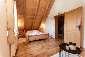 2 bedrooms, laptop workspace, free WiFi, bed sheets - Wellness Vineyard Cottage Cuk (Lendava)