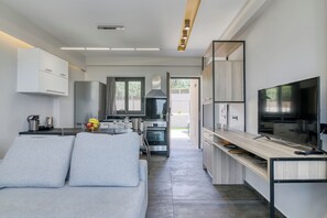 TV - Serenity Suites Sea View 1 (Zacharo)