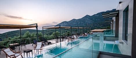 Piscine extérieure (ouverte en saison)