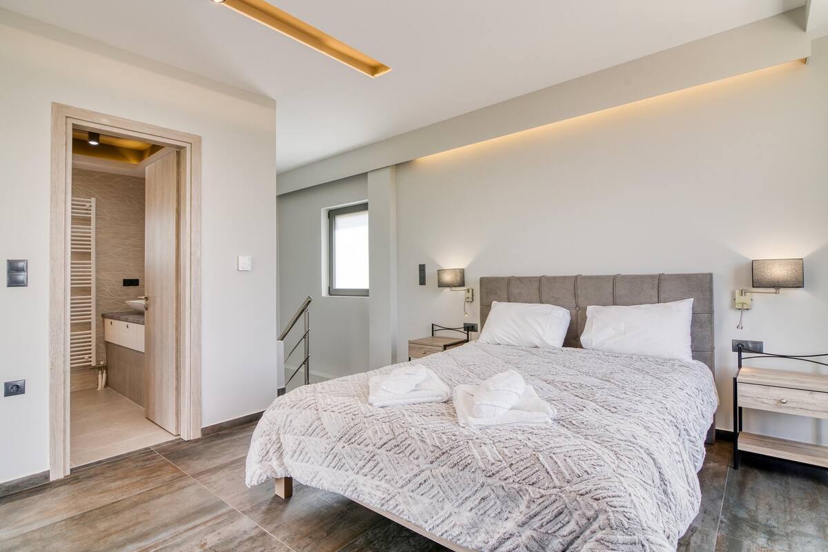 Casa familiare, camere multiple, 2 bagni (Serenity Suites Sea View 1) | 2 camere, Wi-Fi gratuito, lenzuola