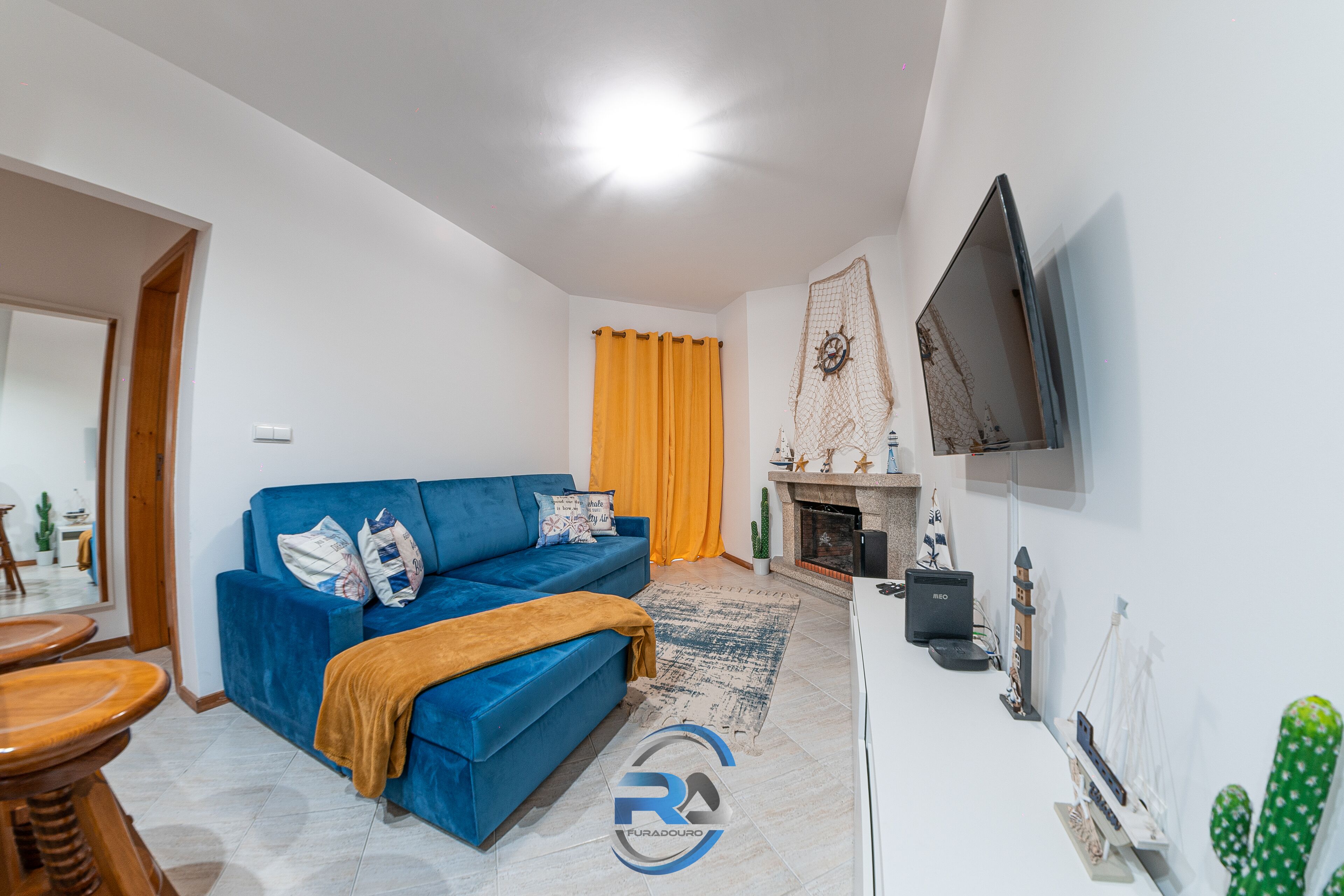 Located less than 5 minutes walk from the beaches and the ocean.