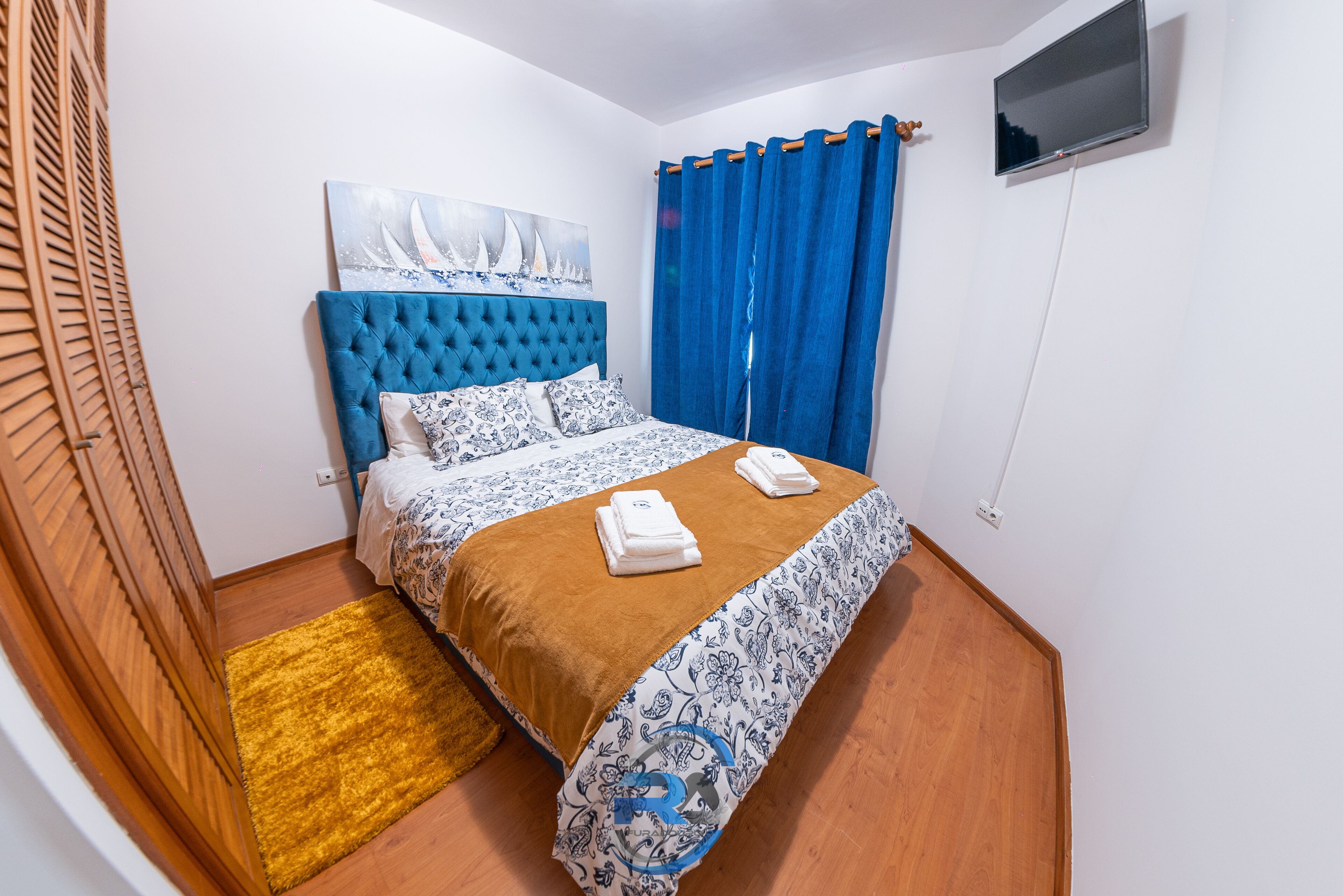 Located less than 5 minutes walk from the beaches and the ocean.