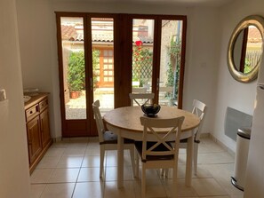 تناول الطعام