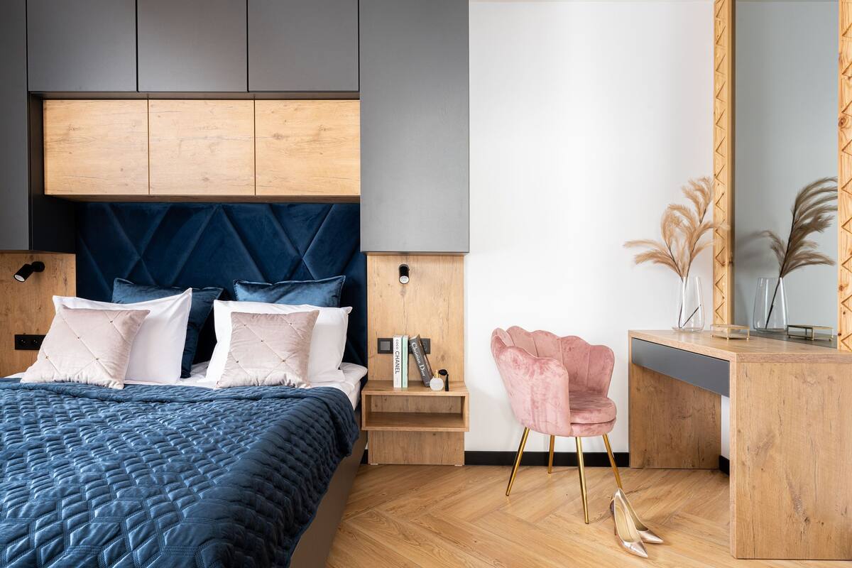 Suite | Tabla de planchar con plancha, wifi gratis y ropa de cama