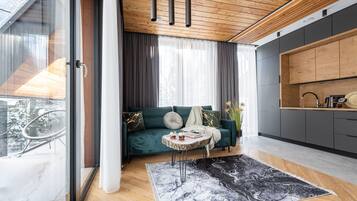 Suite | Iron/ironing board, free WiFi, bed sheets