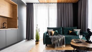 Suite | Iron/ironing board, free WiFi, bed sheets