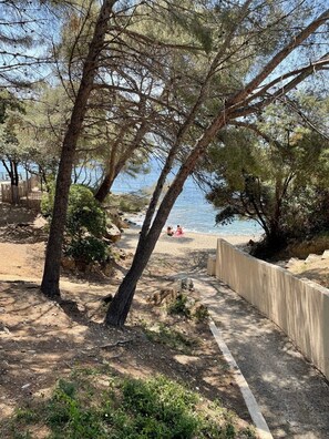 On the beach, sun loungers - Between st Raphaël and st Tropez on the seafront (Roquebrune-sur-Argens les Issambres)