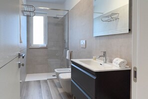 Shower, free toiletries, hair dryer, bidet - WePuglia - Dimora Adriatica (Monopoli)