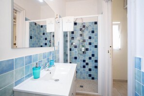 Shower, hair dryer, bidet, towels - WePuglia - Dimore Sallustio - Casa Grande (Monopoli)